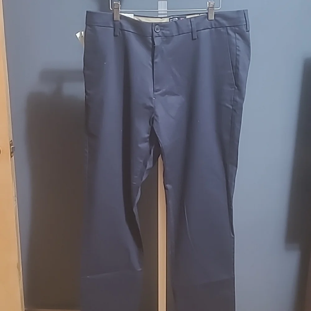 Dockers - Picture 1 of 6